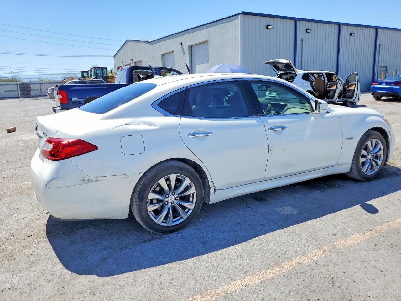 2012 Infiniti M35H Base - Фото 3