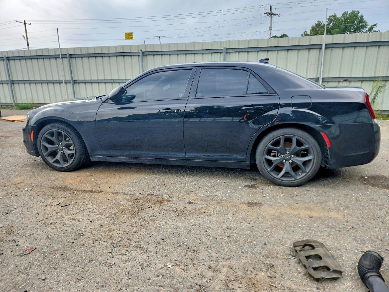 2022 Chrysler 300 S - Фото 2