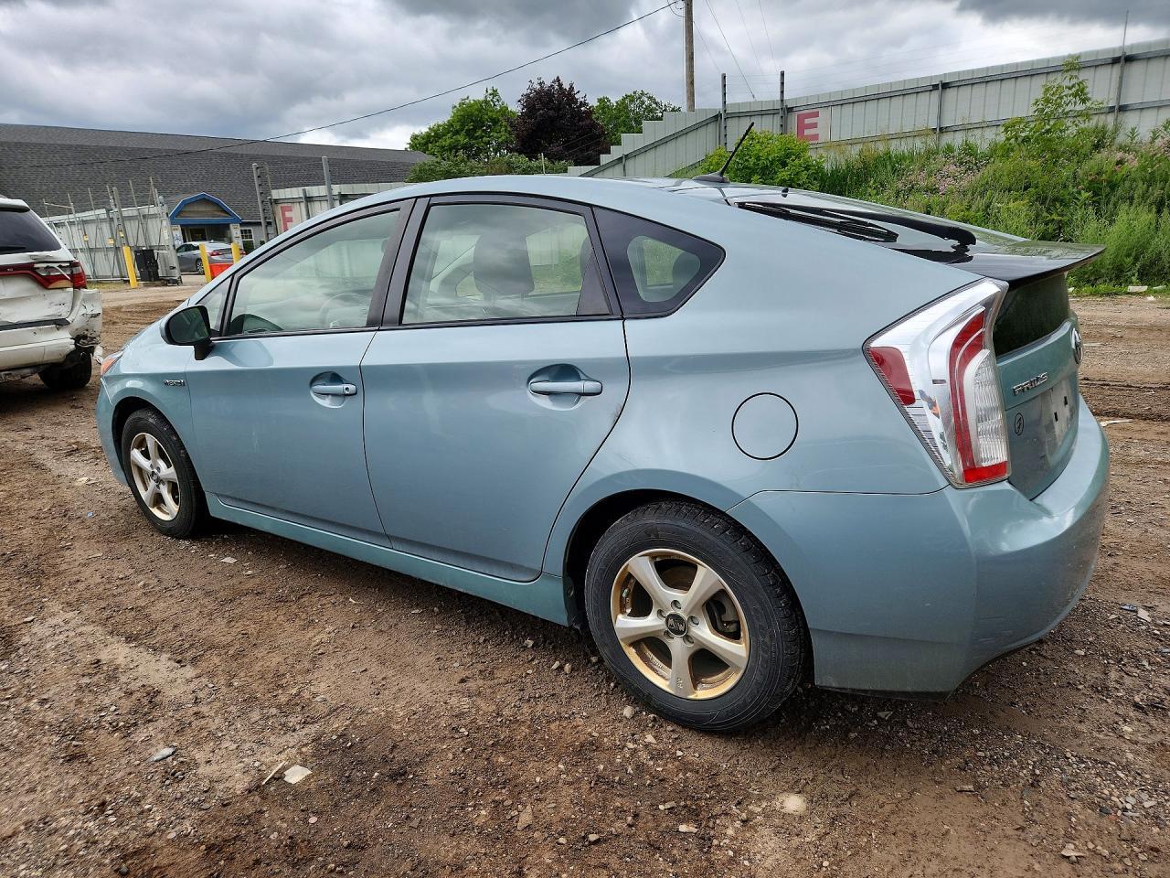 2015 Toyota Prius Three - Фото 2