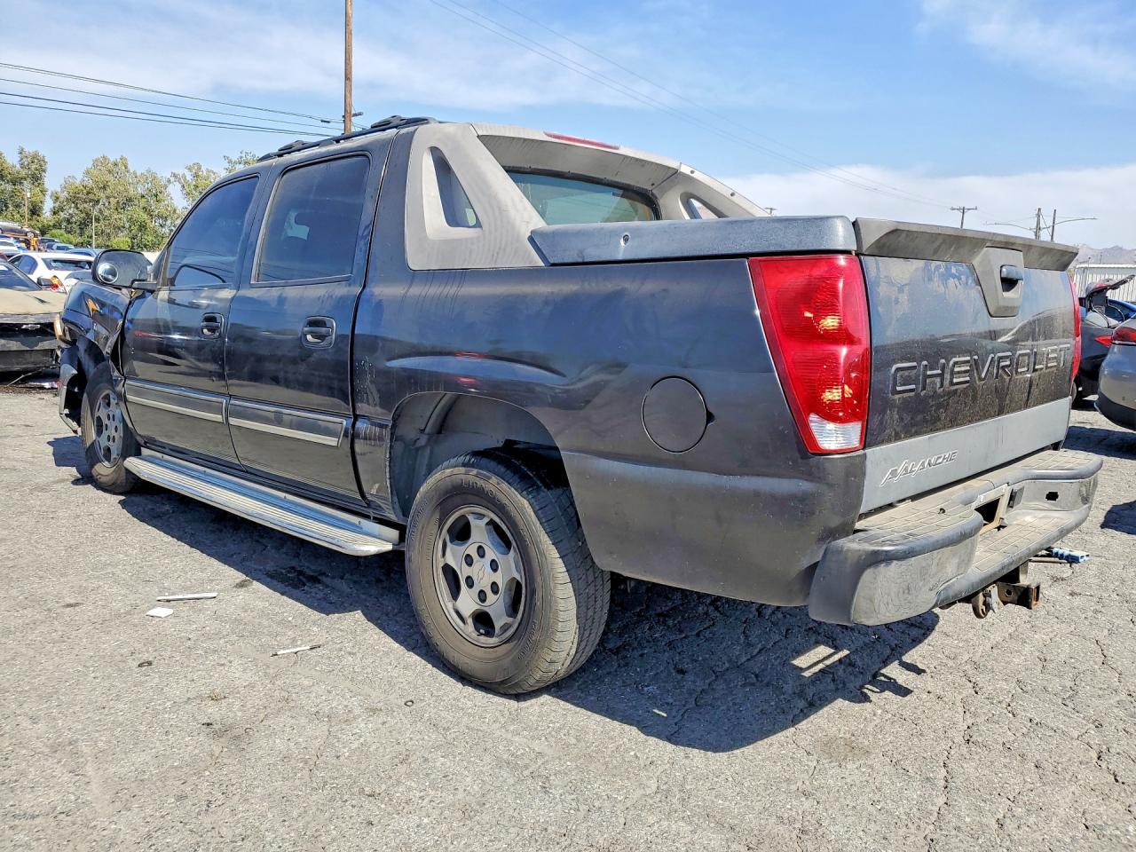 2006 Chevrolet Avalanche C1500 - Image 2