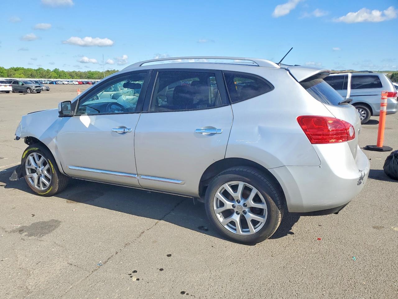 2013 Nissan Rogue S - Фото 2