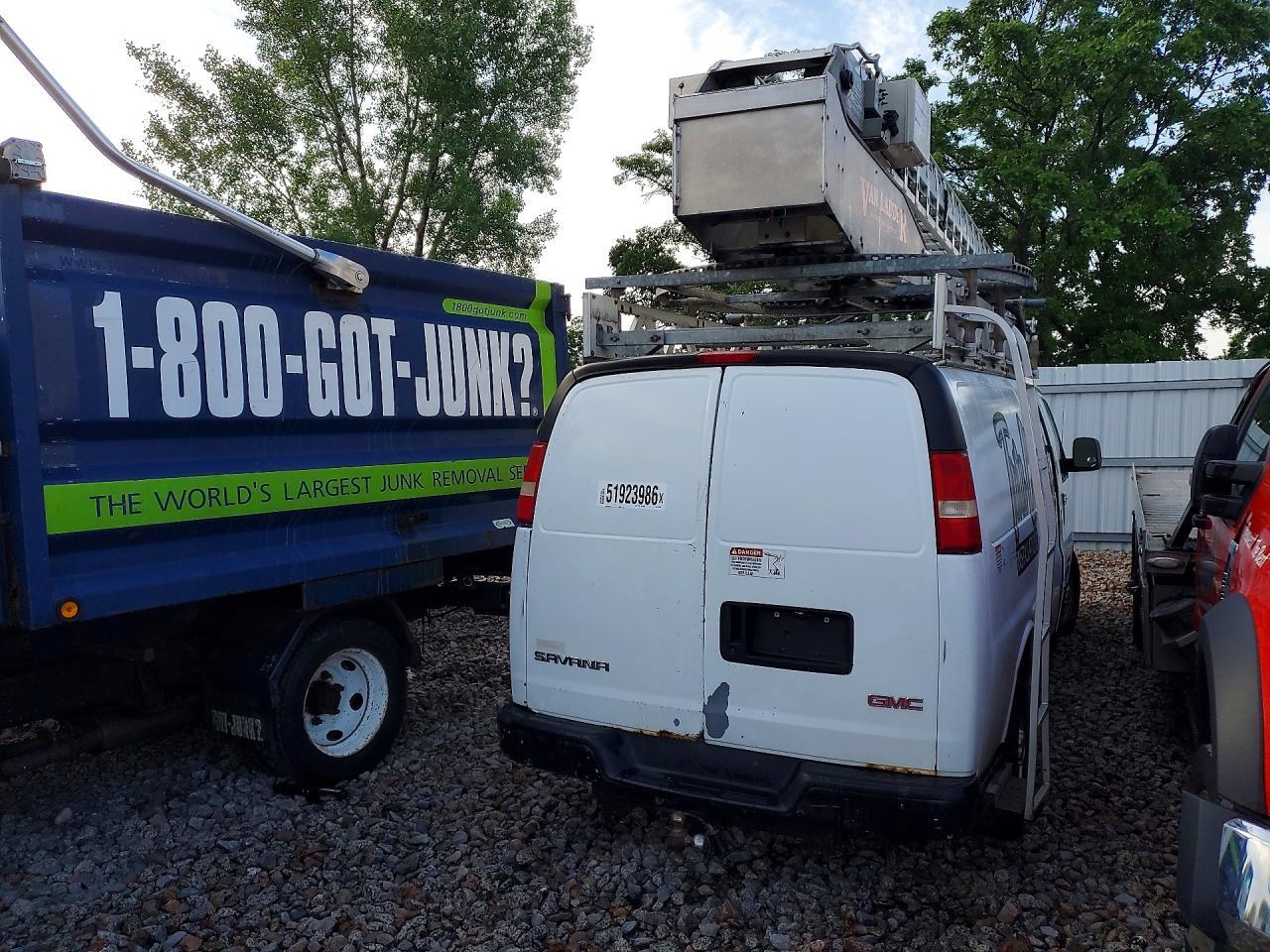 2006 GMC Savana G3500 - Фото 3