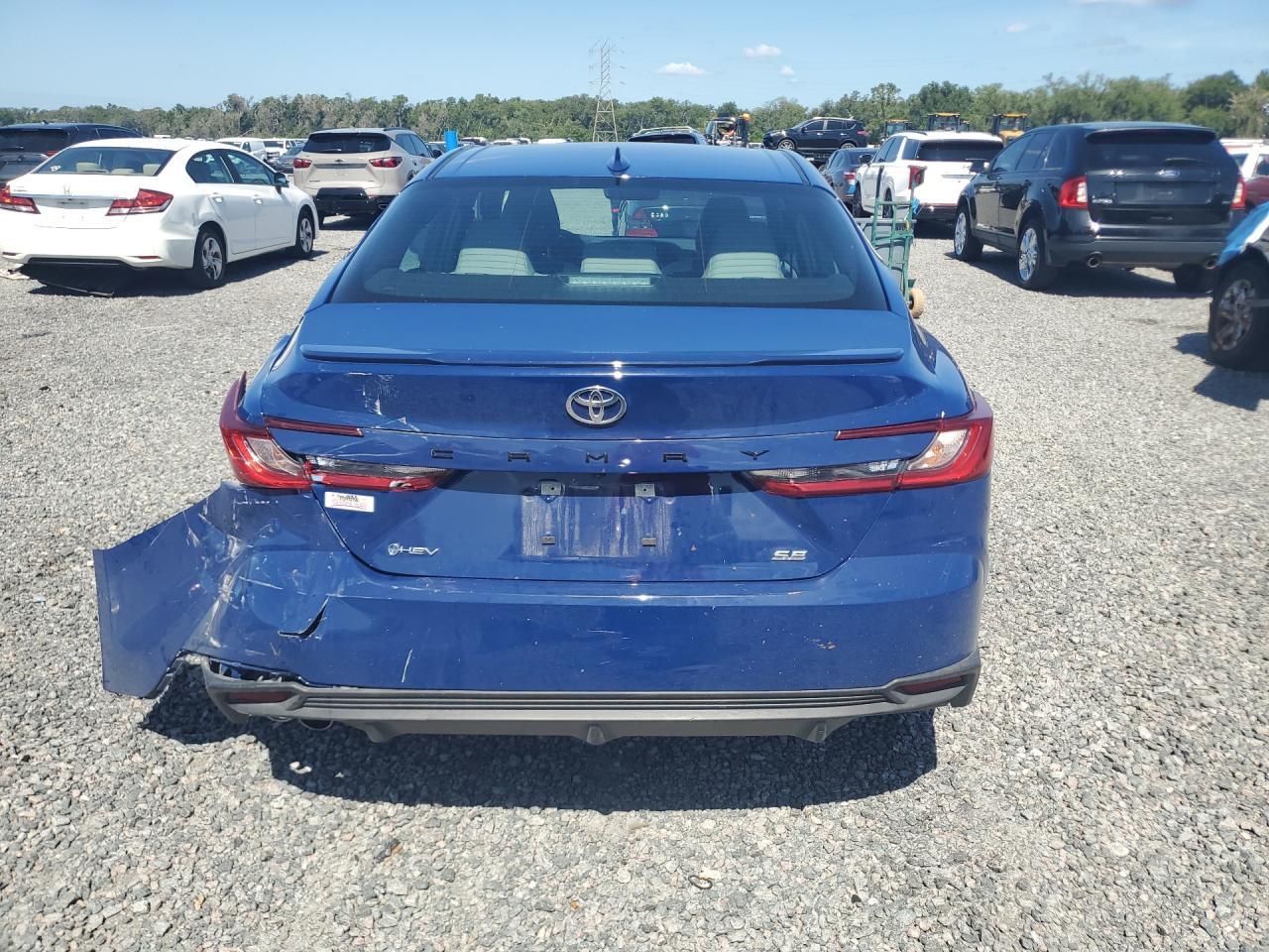 2026 Toyota Camry - Фото 6