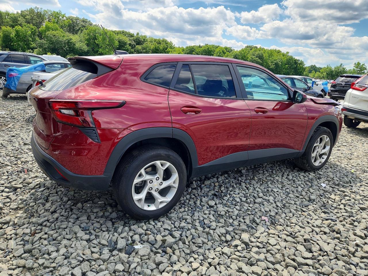2025 Chevrolet Trax Ls - Фото 3