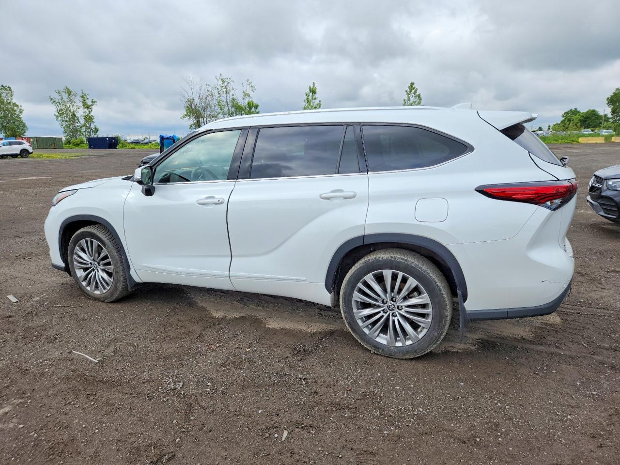 2022 Toyota Highlander Platinum - Фото 2