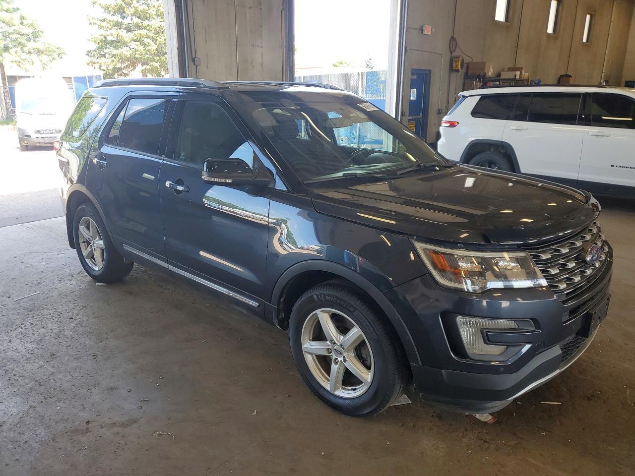 2017 Ford Explorer Xlt - Image 4