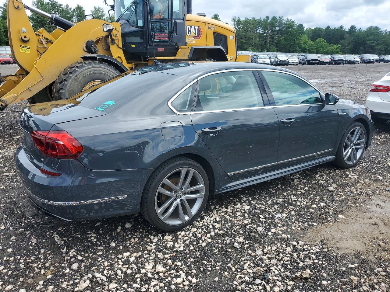 2017 Volkswagen Passat R-Line - Фото 3
