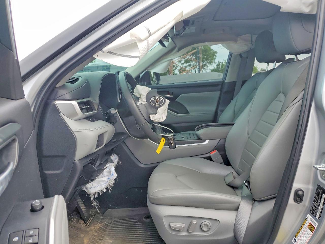 2022 Toyota Highlander Xle - Image 7