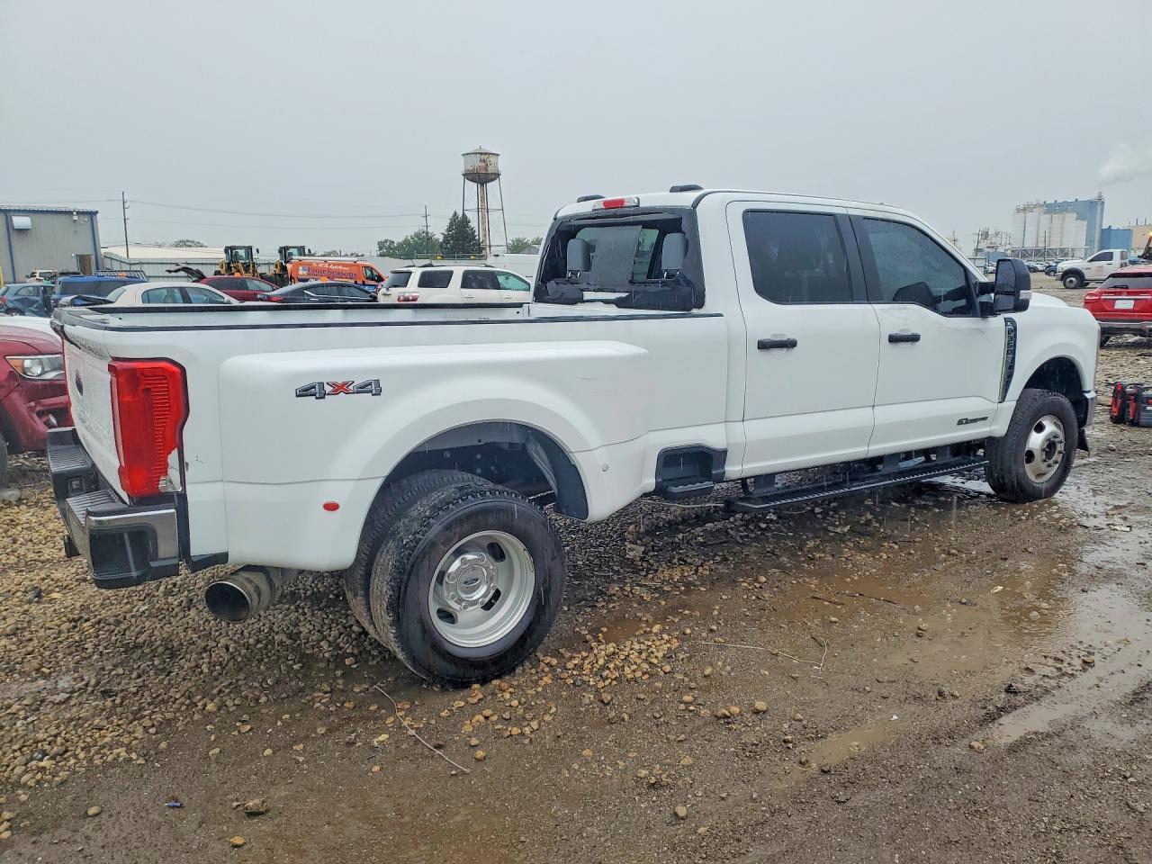 2025 Ford F350 Super Duty - Image 3
