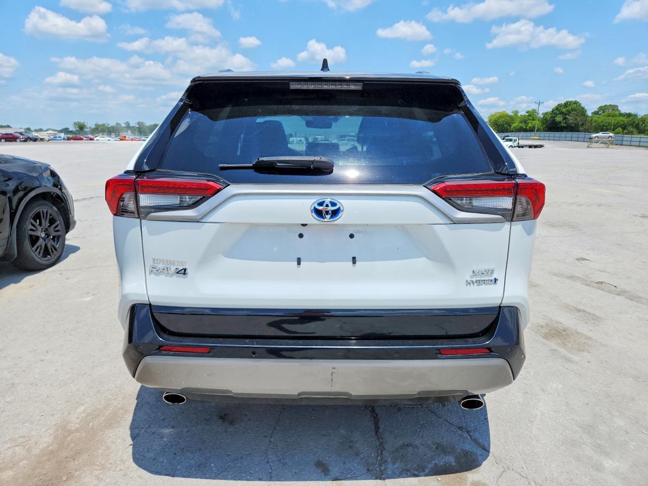 2024 Toyota Rav4 Xse - Image 6