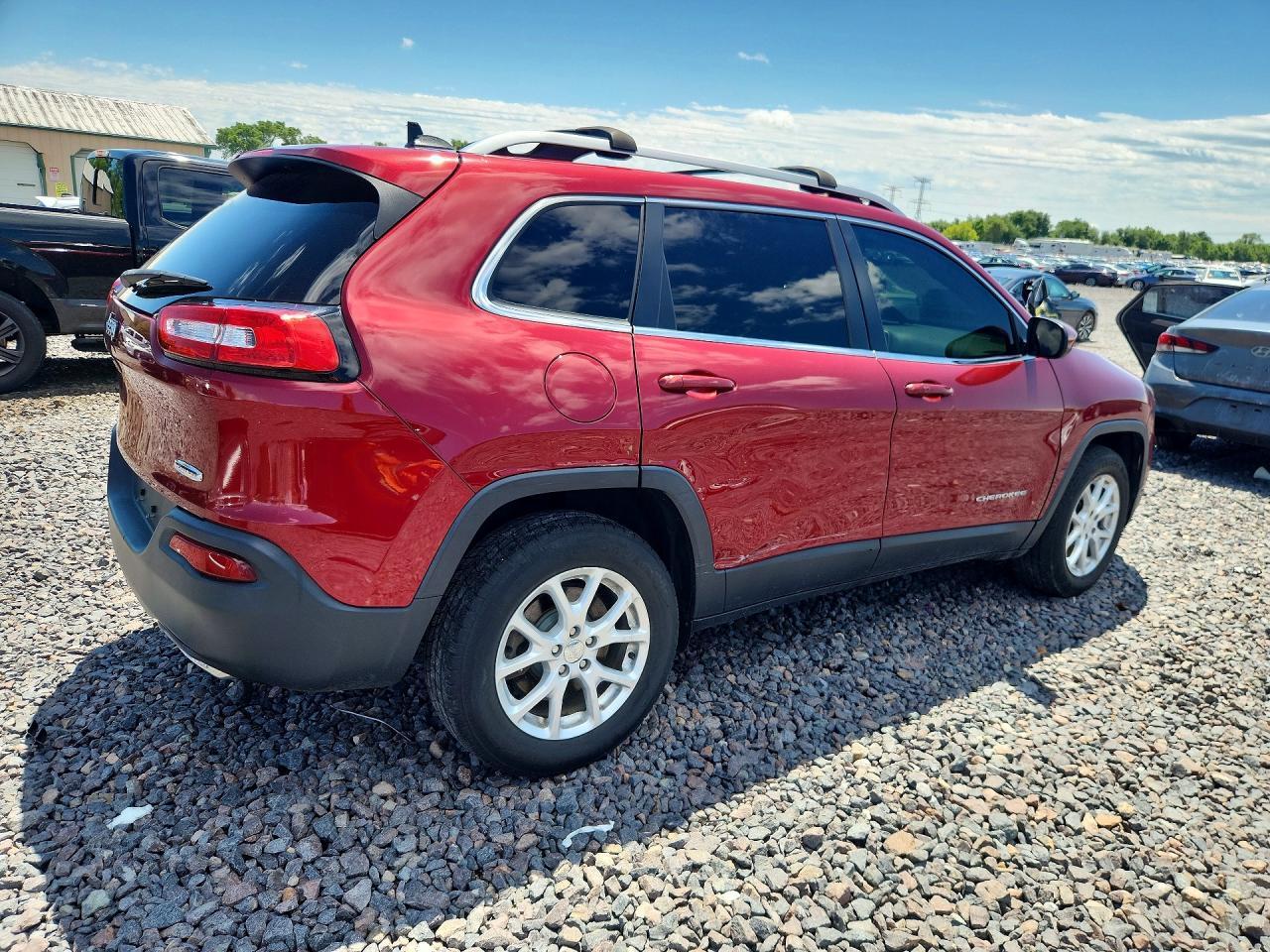 2016 Jeep Cherokee Latitude - Image 3