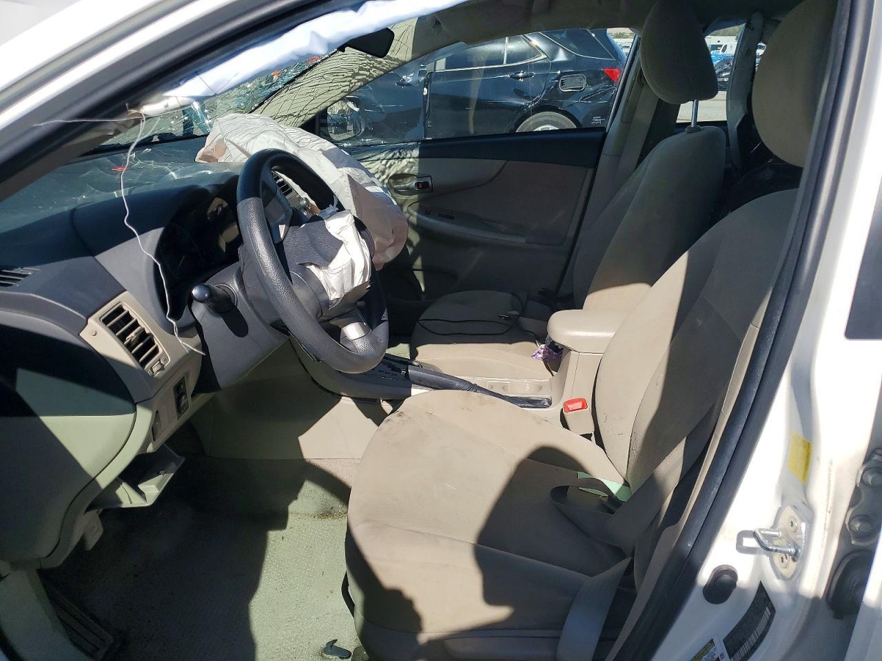 2011 Toyota Corolla Le - Image 7