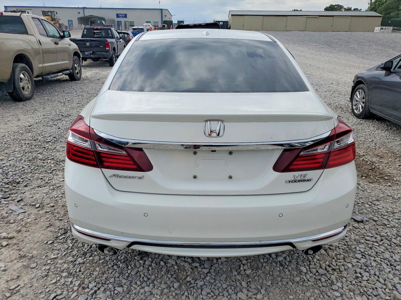 2016 Honda Accord Touring - Image 6