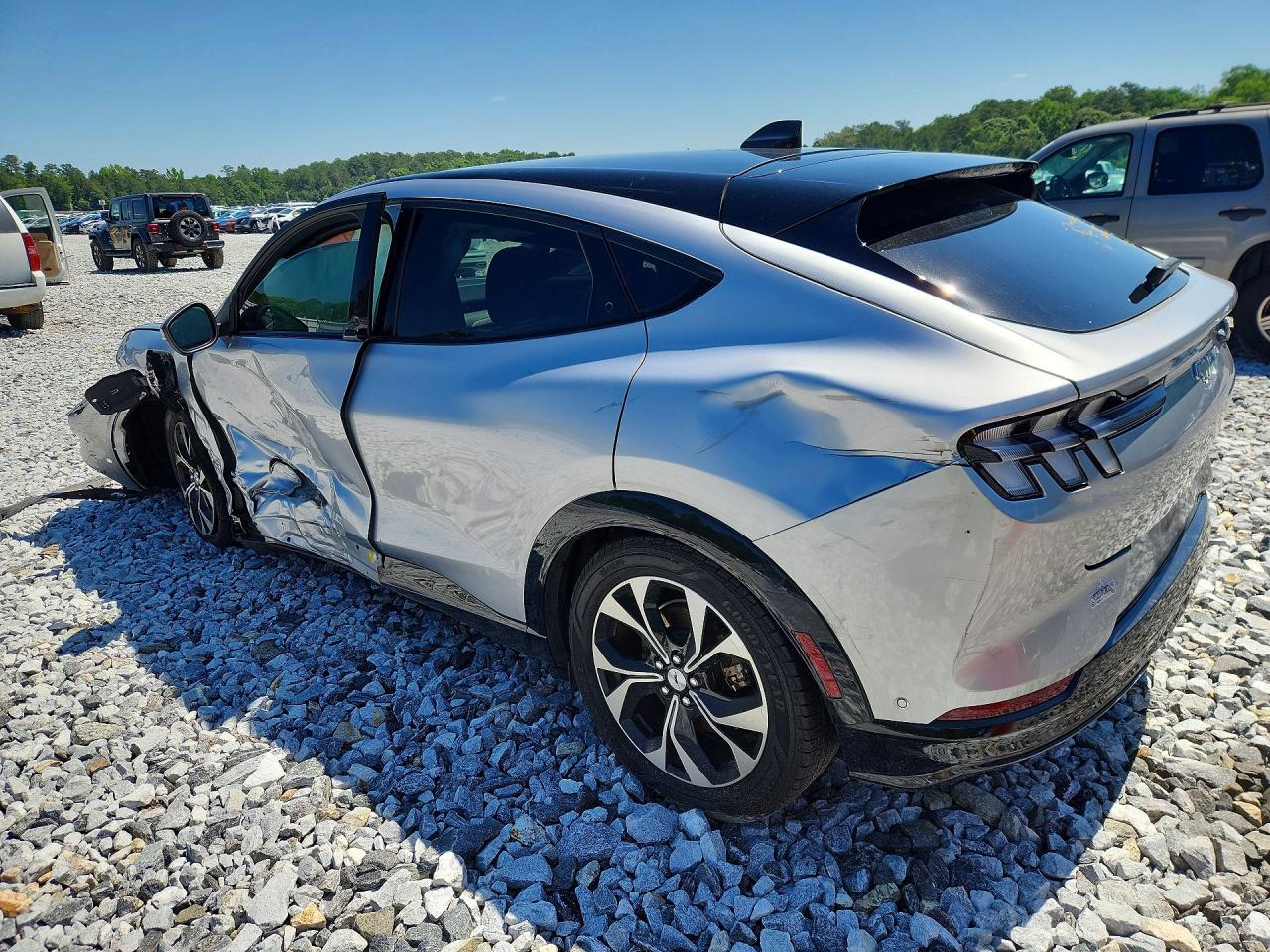 2021 Ford Mustang Mach-E Premium - Фото 2