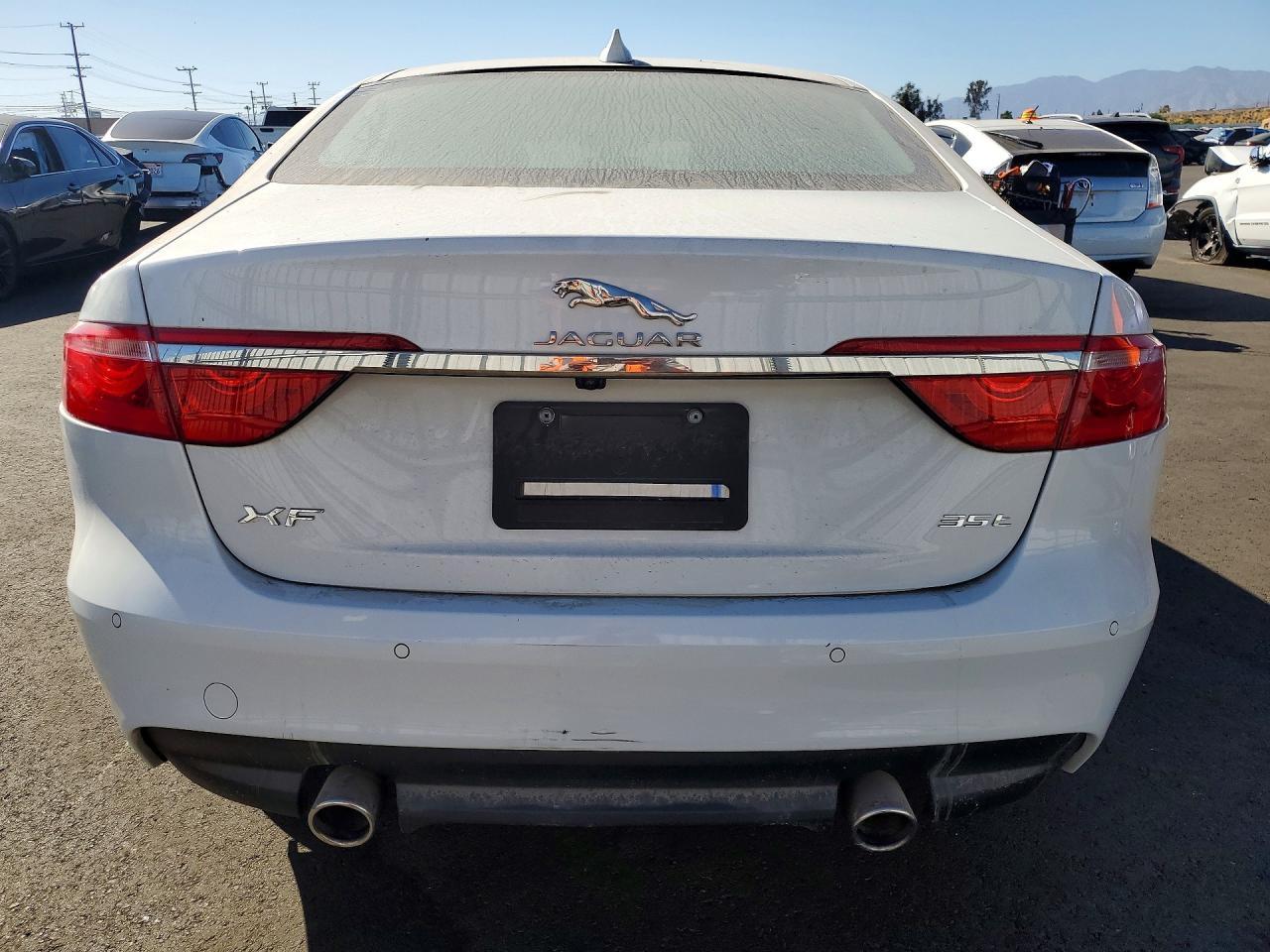 2016 Jaguar Xf Premium - Image 6