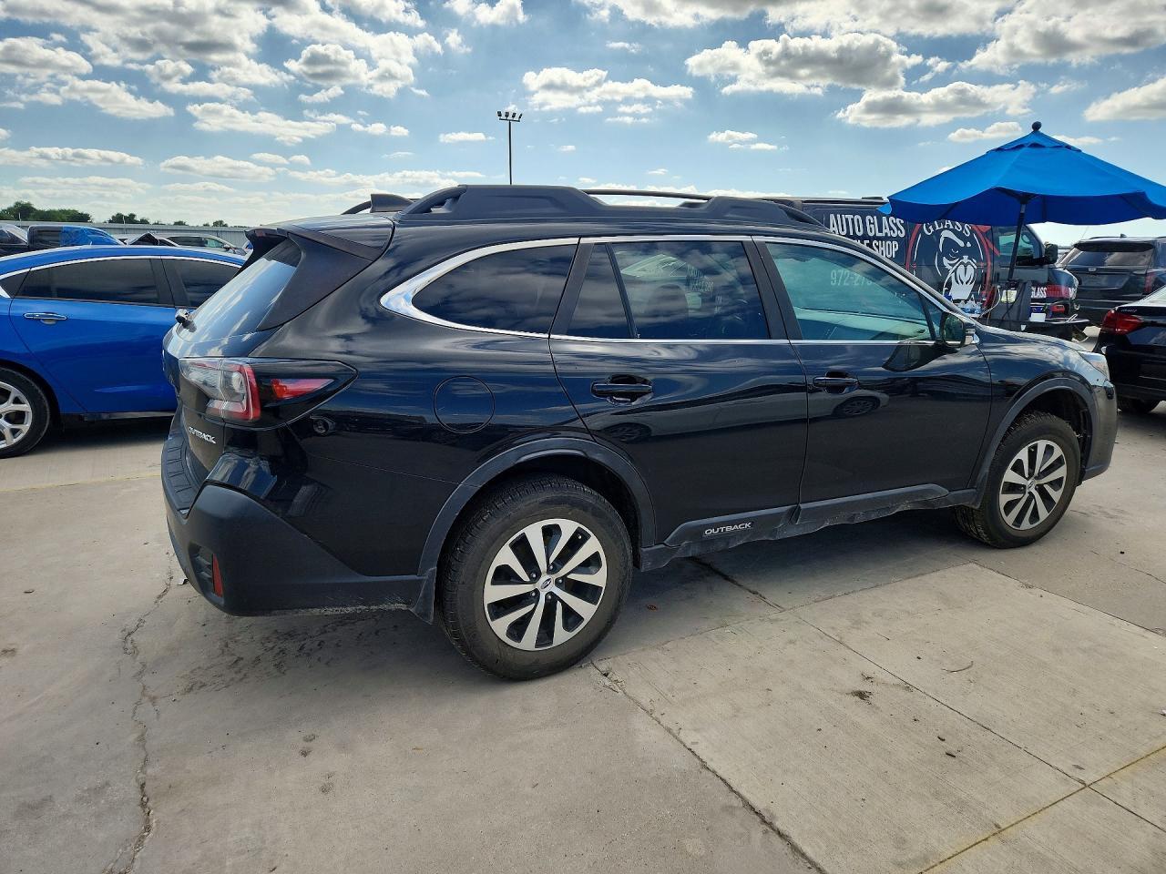 2020 Subaru Outback Premium - Image 3