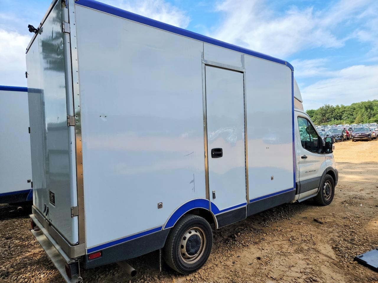 2022 Ford Transit - Delivery Truck - Фото 3