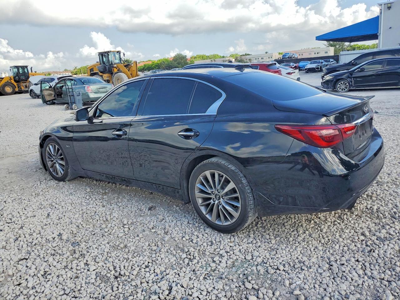 2018 Infiniti Q50 3.0T Luxe - Фото 2