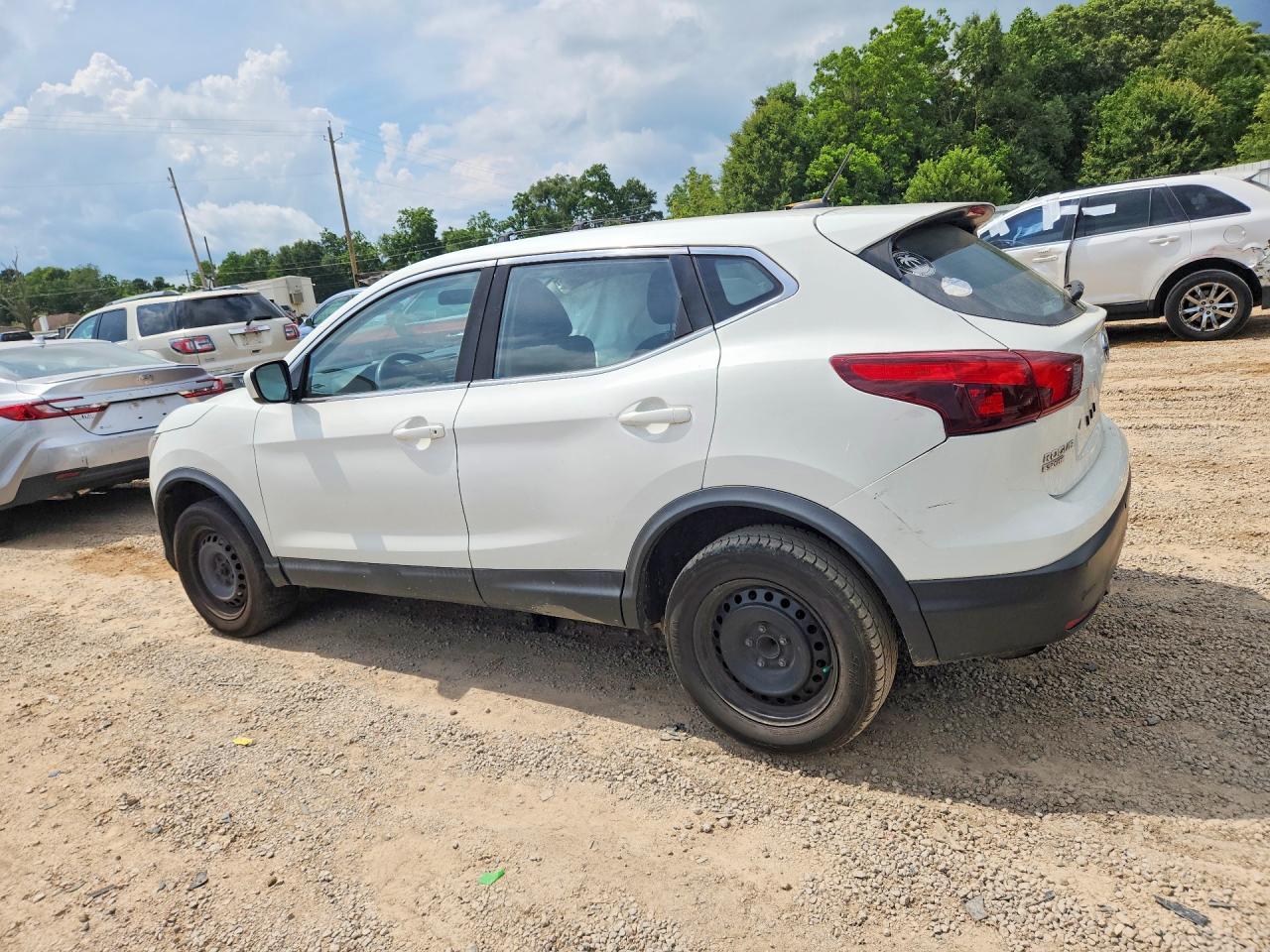 2018 Nissan Rogue Sport S - Фото 2