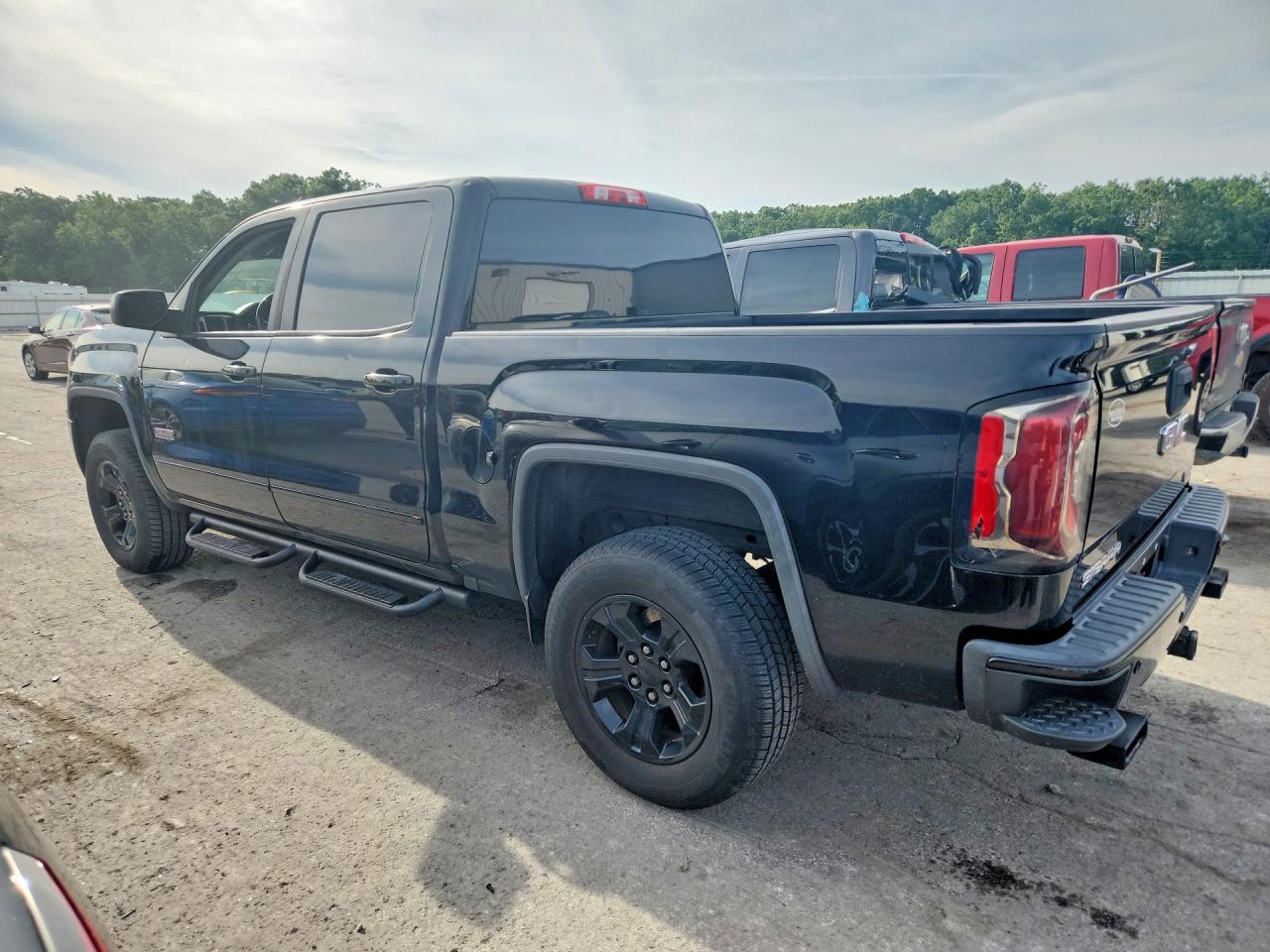 2017 GMC Sierra K1500 Slt - Image 2