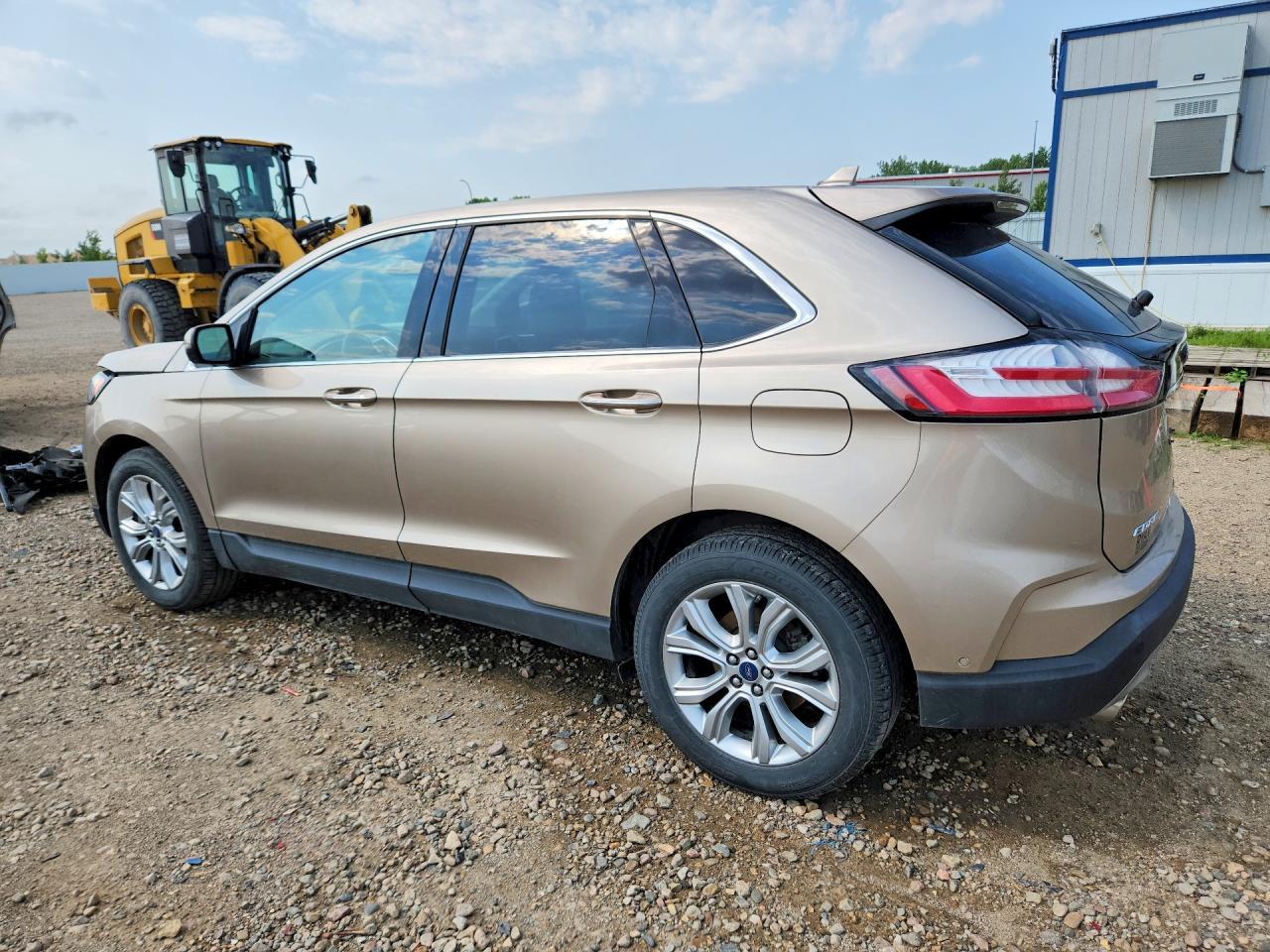 2020 Ford Edge Titanium - Image 2