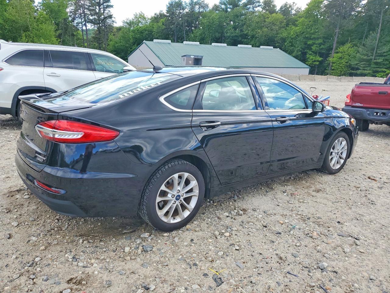 2020 Ford Fusion Titanium - Фото 3