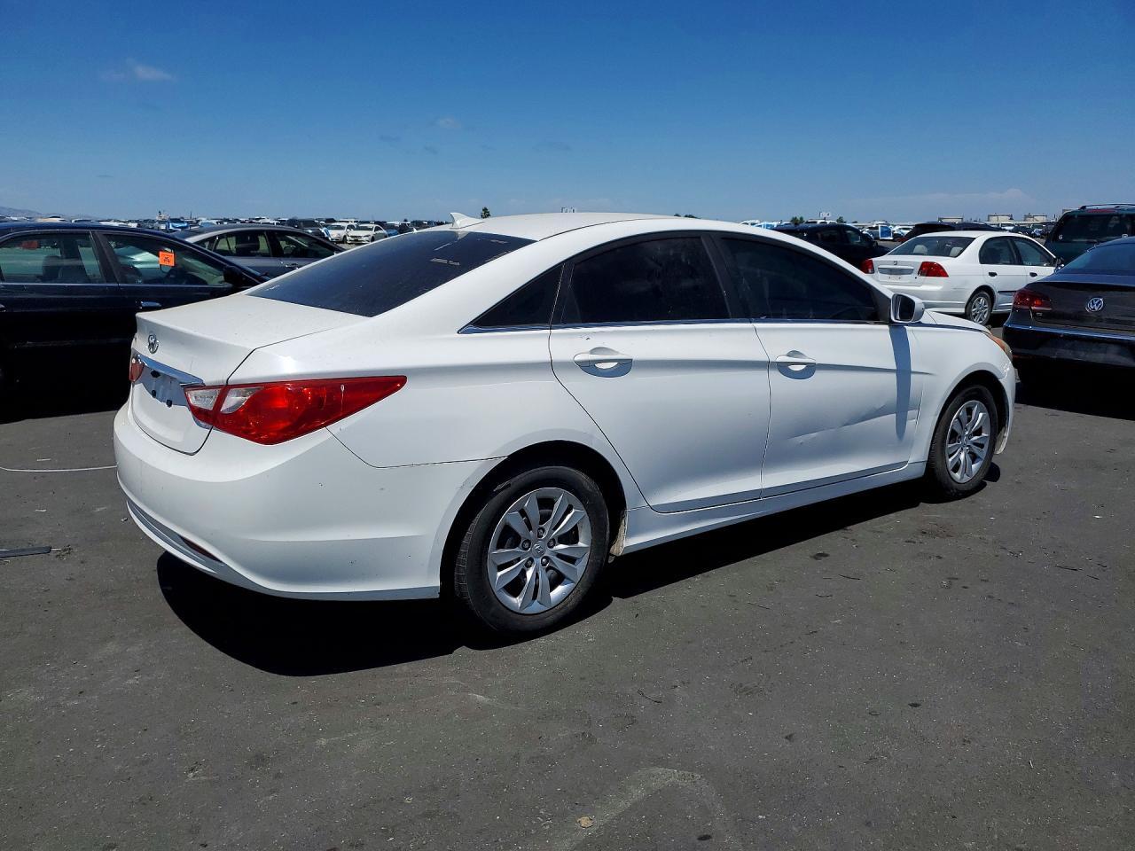 2012 Hyundai Sonata Gls - Image 3