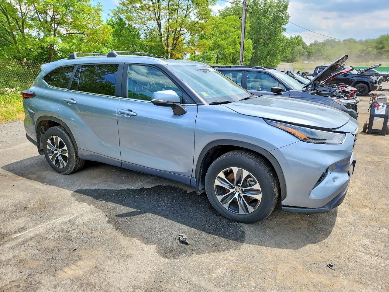 2024 Toyota Highlander Xle - Image 4