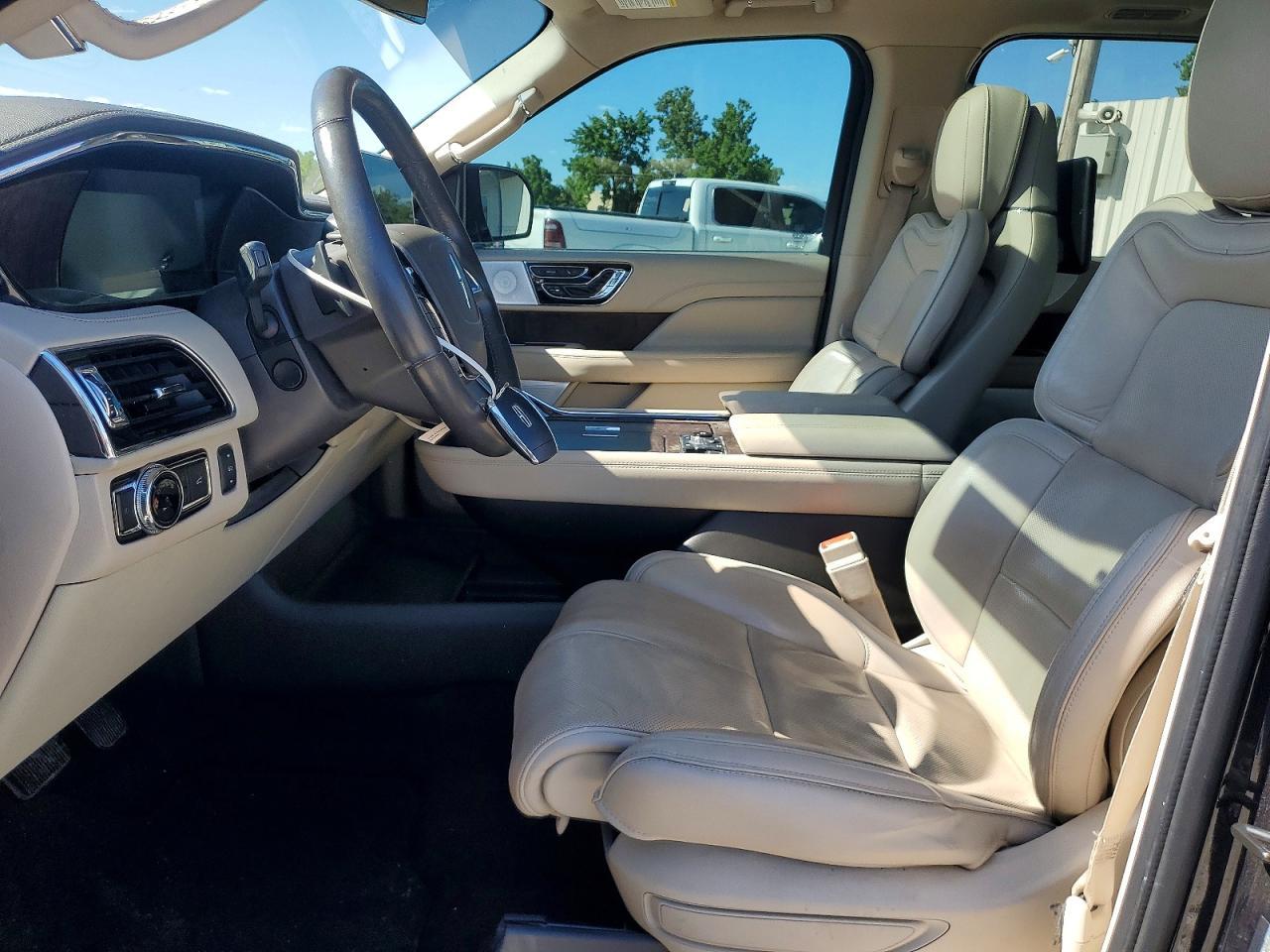 2019 Lincoln Navigator L Reserve - Image 7