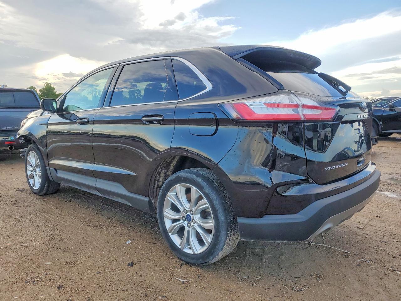 2022 Ford Edge Titanium - Фото 2