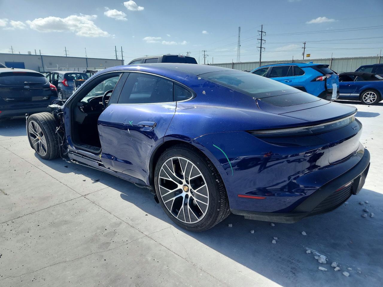 2022 Porsche Taycan - Фото 2
