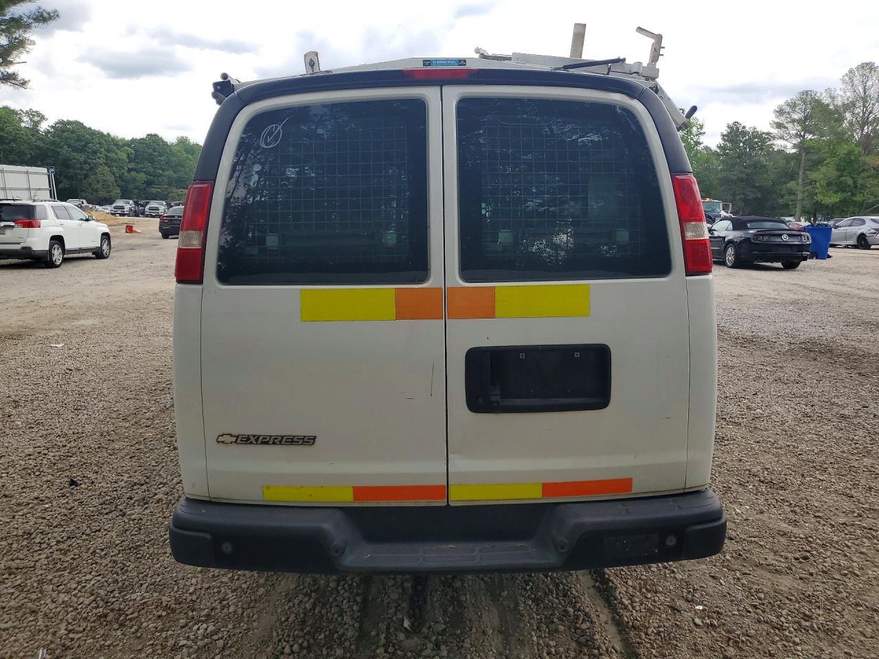 2018 Chevrolet Express G2500 - Image 6