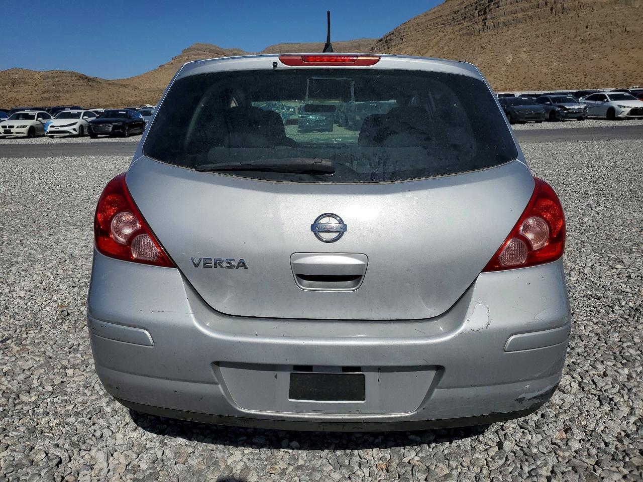 2011 Nissan Versa 1.8 S - Image 6