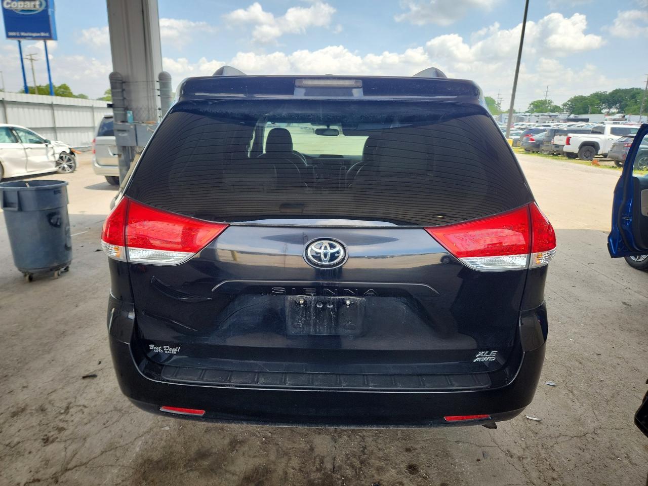 2011 Toyota Sienna Xle 7-Passenger - Фото 6
