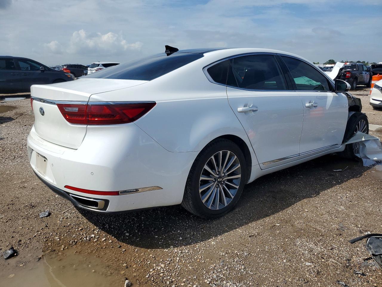 2017 Kia Cadenza Premium - Фото 3