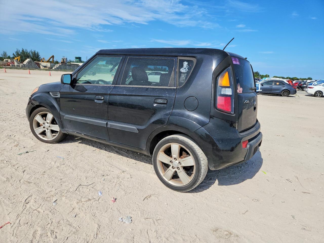2010 Kia Soul + - Image 2