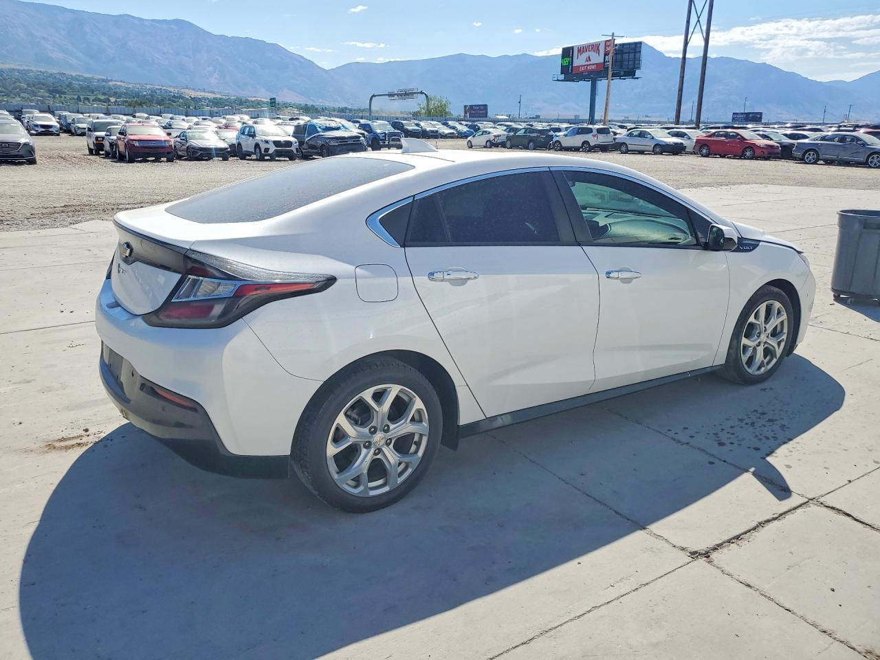 2019 Chevrolet Volt Premier - Image 3