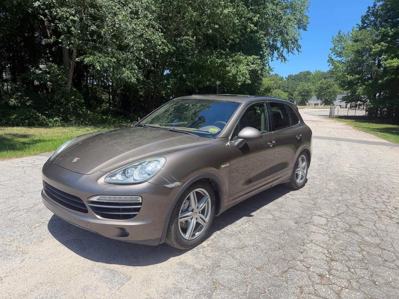 2012 Porsche Cayenne S Hybrid - Image 2