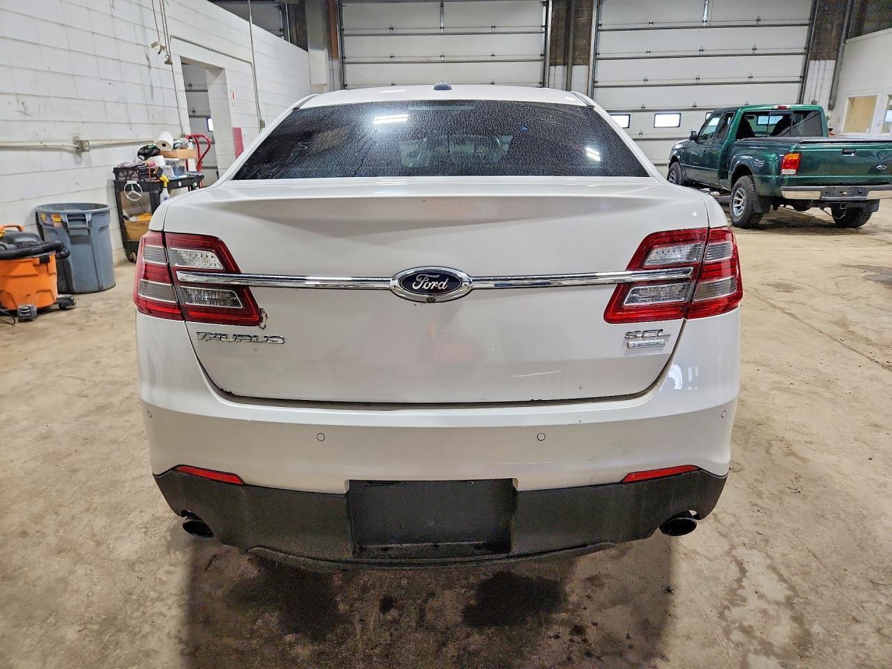 2014 Ford Taurus 4D - Фото 6