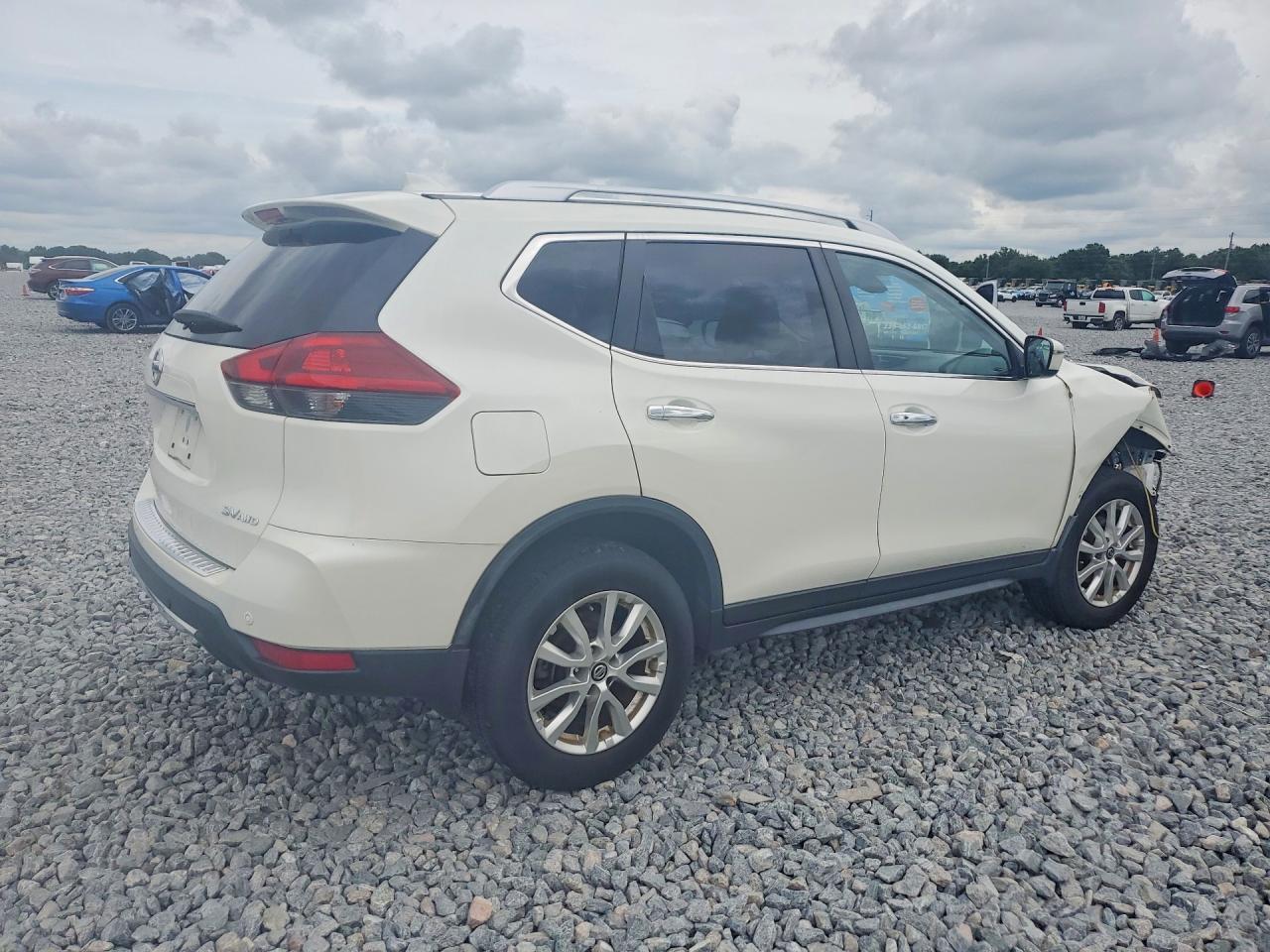 2020 Nissan Rogue Sv - Image 3