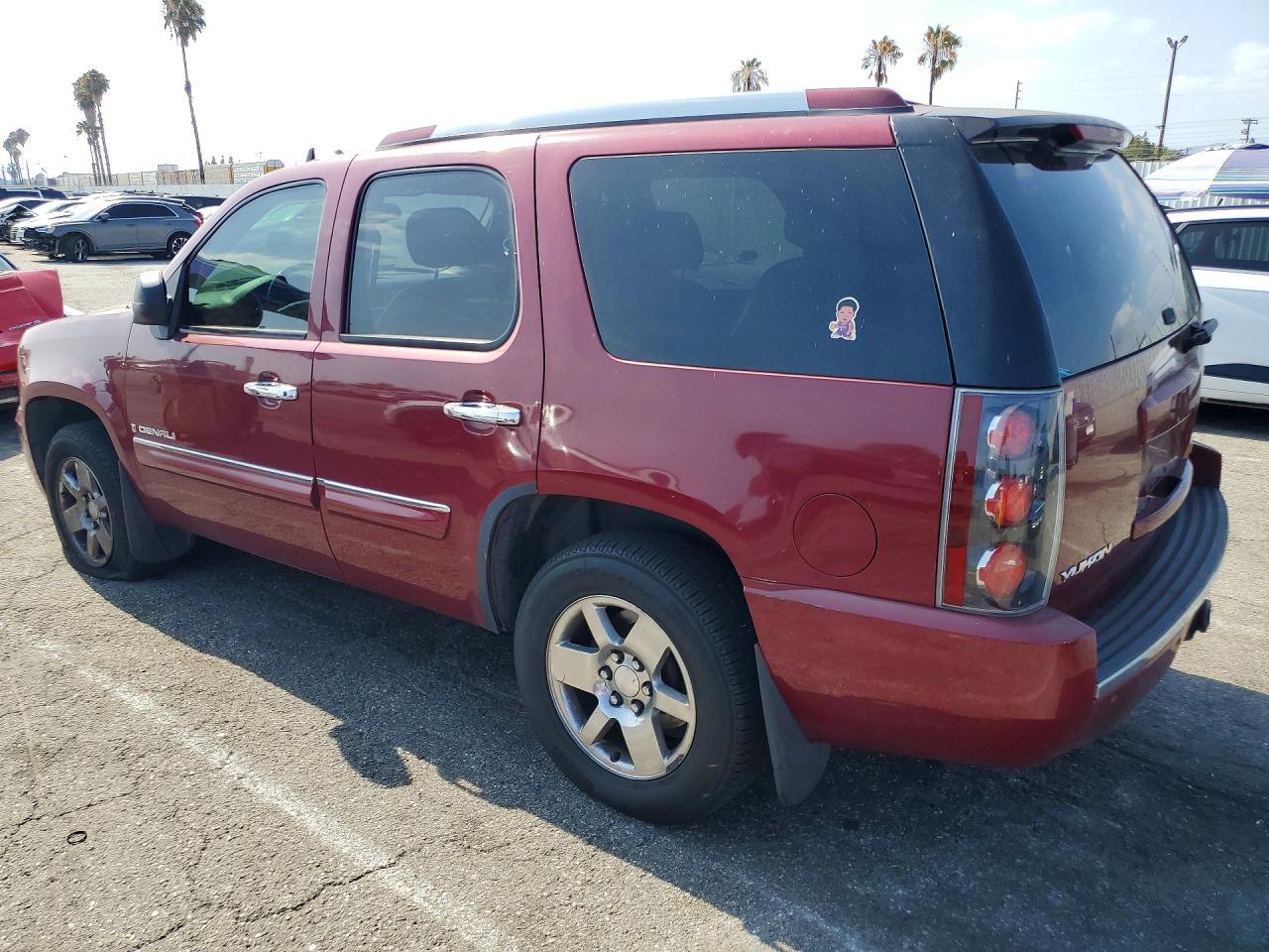 2007 GMC Yukon Denali - Image 2