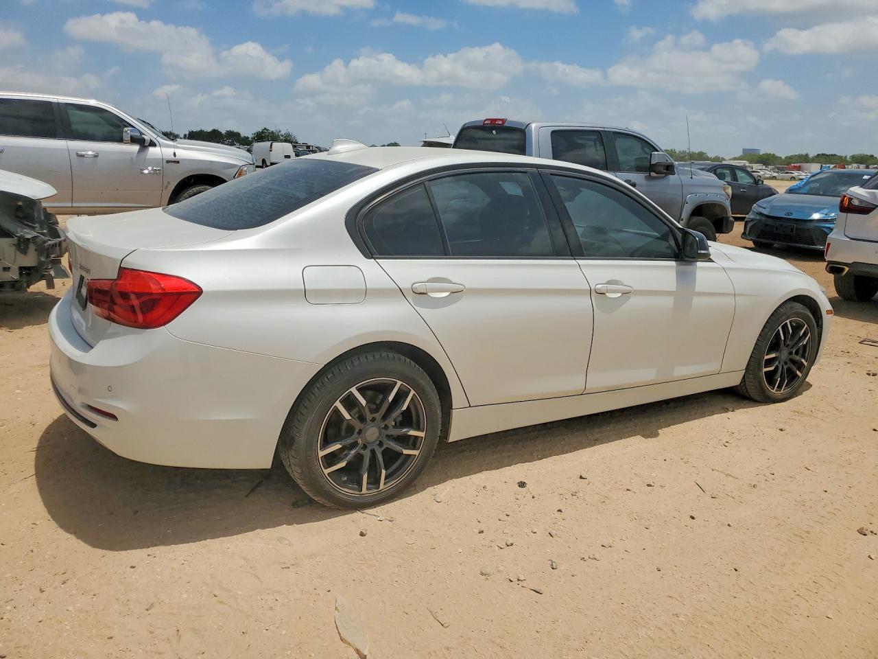 2016 BMW 328 I Sulev - Image 3