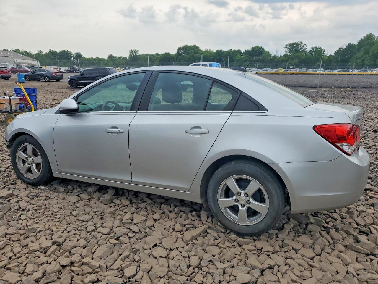 2015 Chevrolet Cruze Lt - Image 2