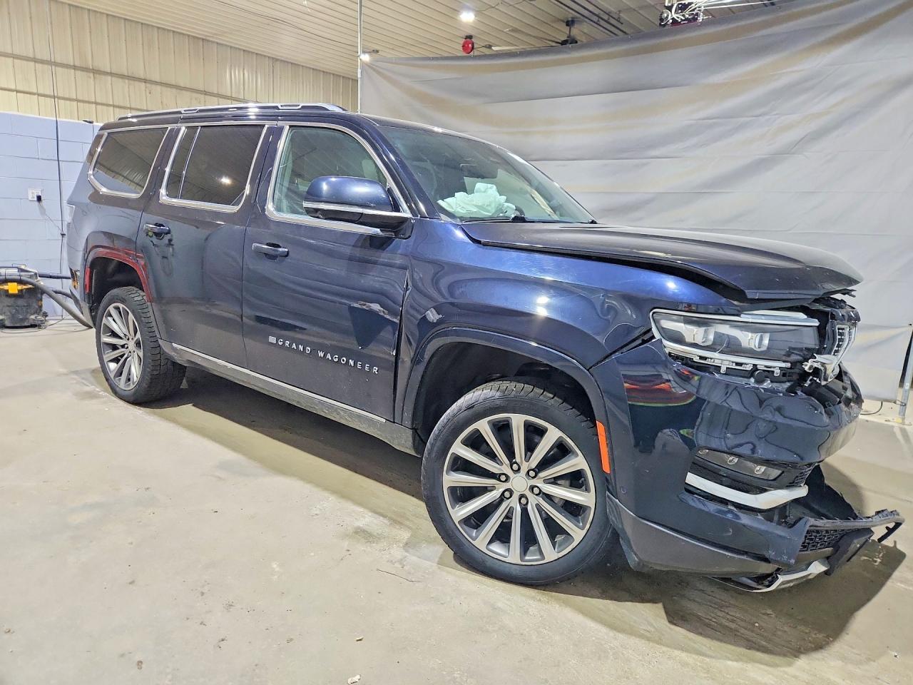 2022 Jeep Grand Wagoneer Series Ii - Image 4