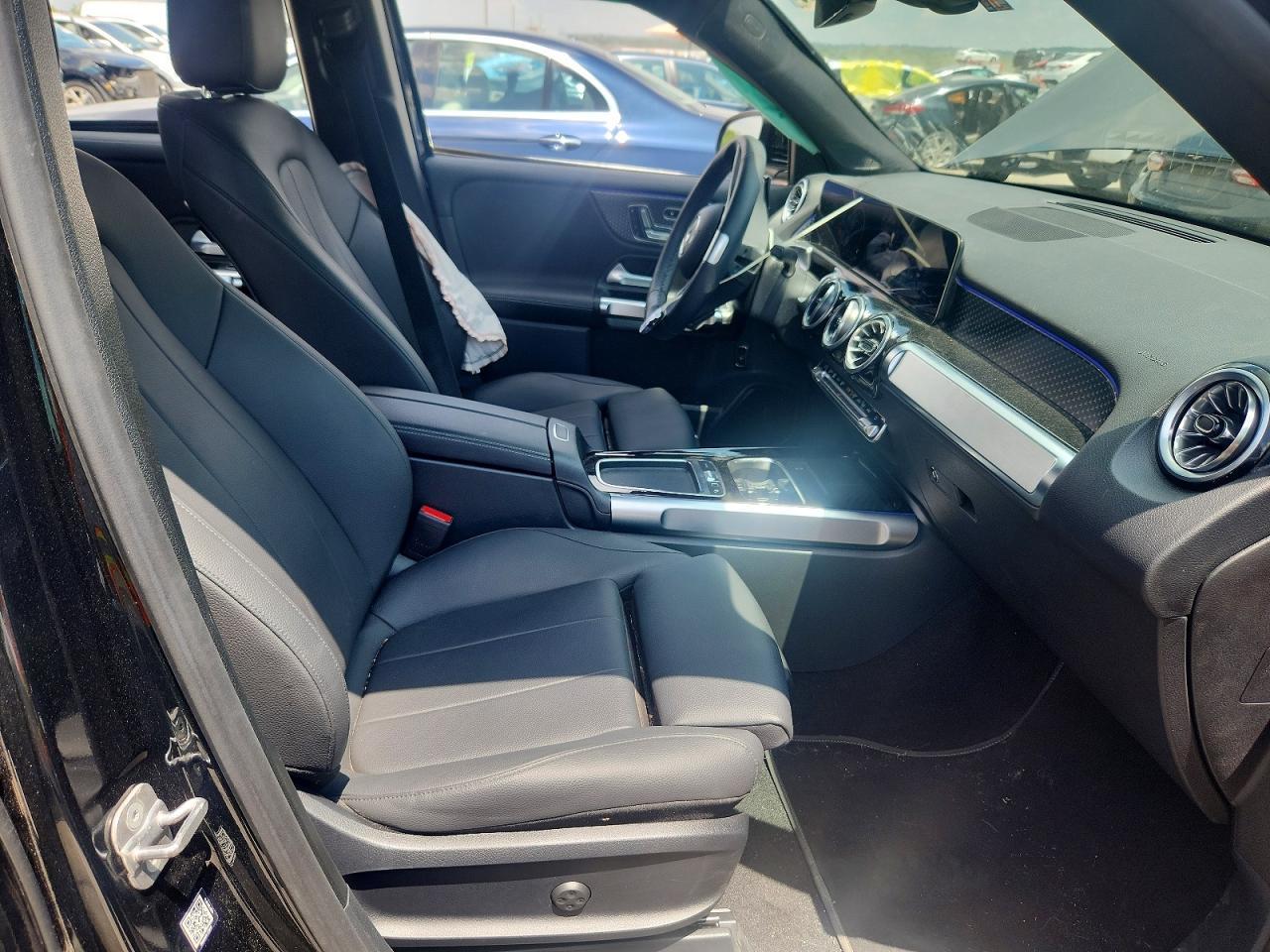 2025 Mercedes-Benz Glb 250 - Image 7