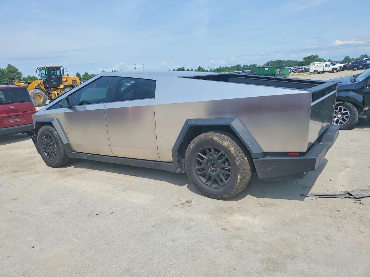 2025 Tesla Cybertruck - Фото 2