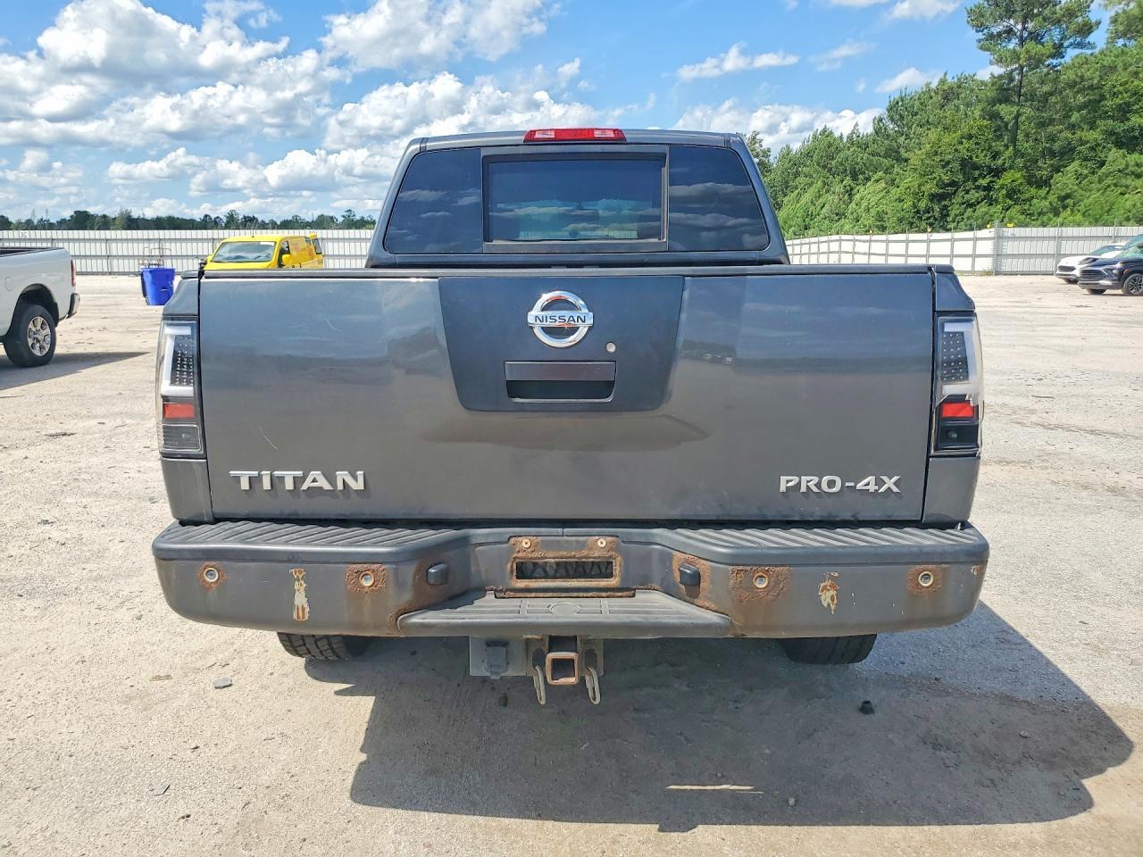 2010 Nissan Titan Se - Фото 6