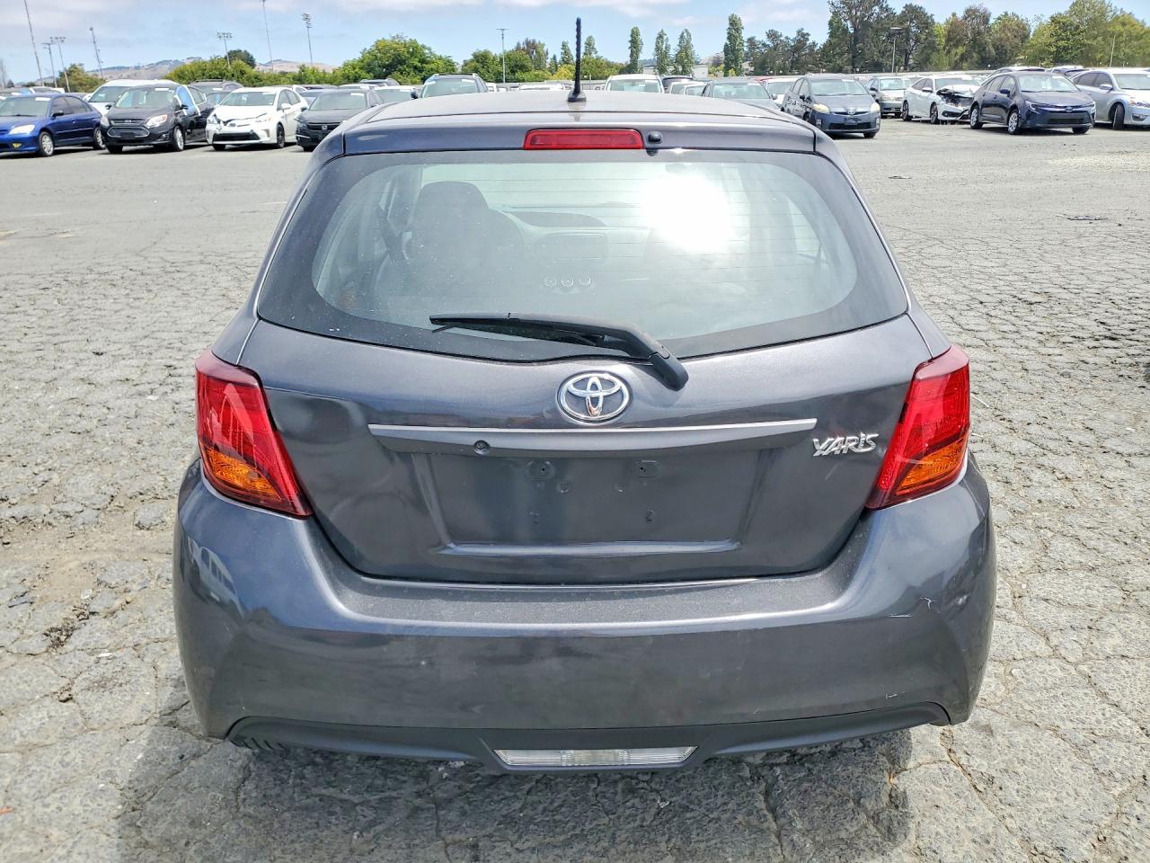 2015 Toyota Yaris 5-Door L - Фото 6