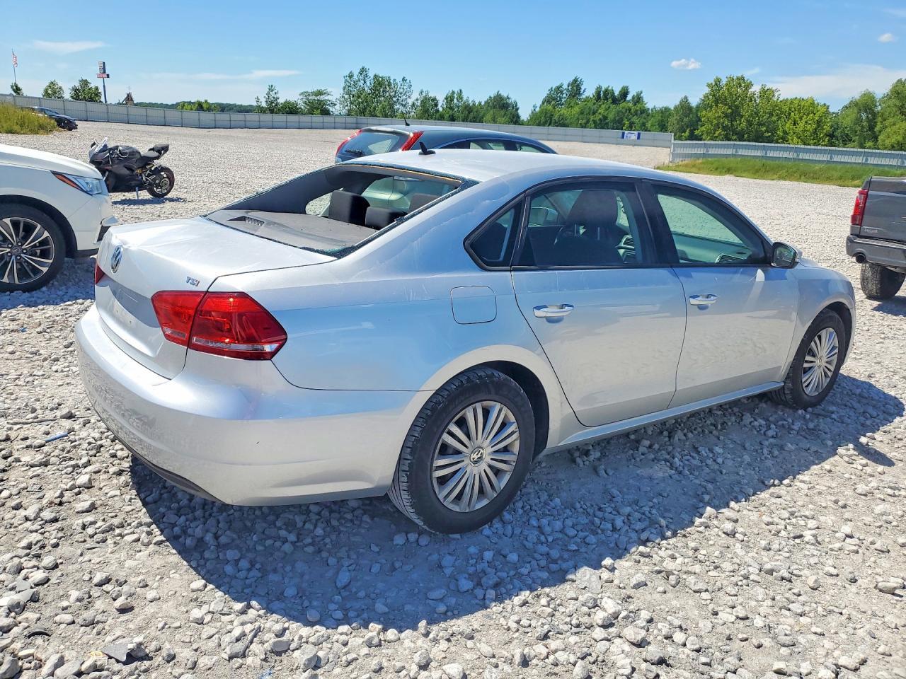 2014 Volkswagen Passat S - Image 3