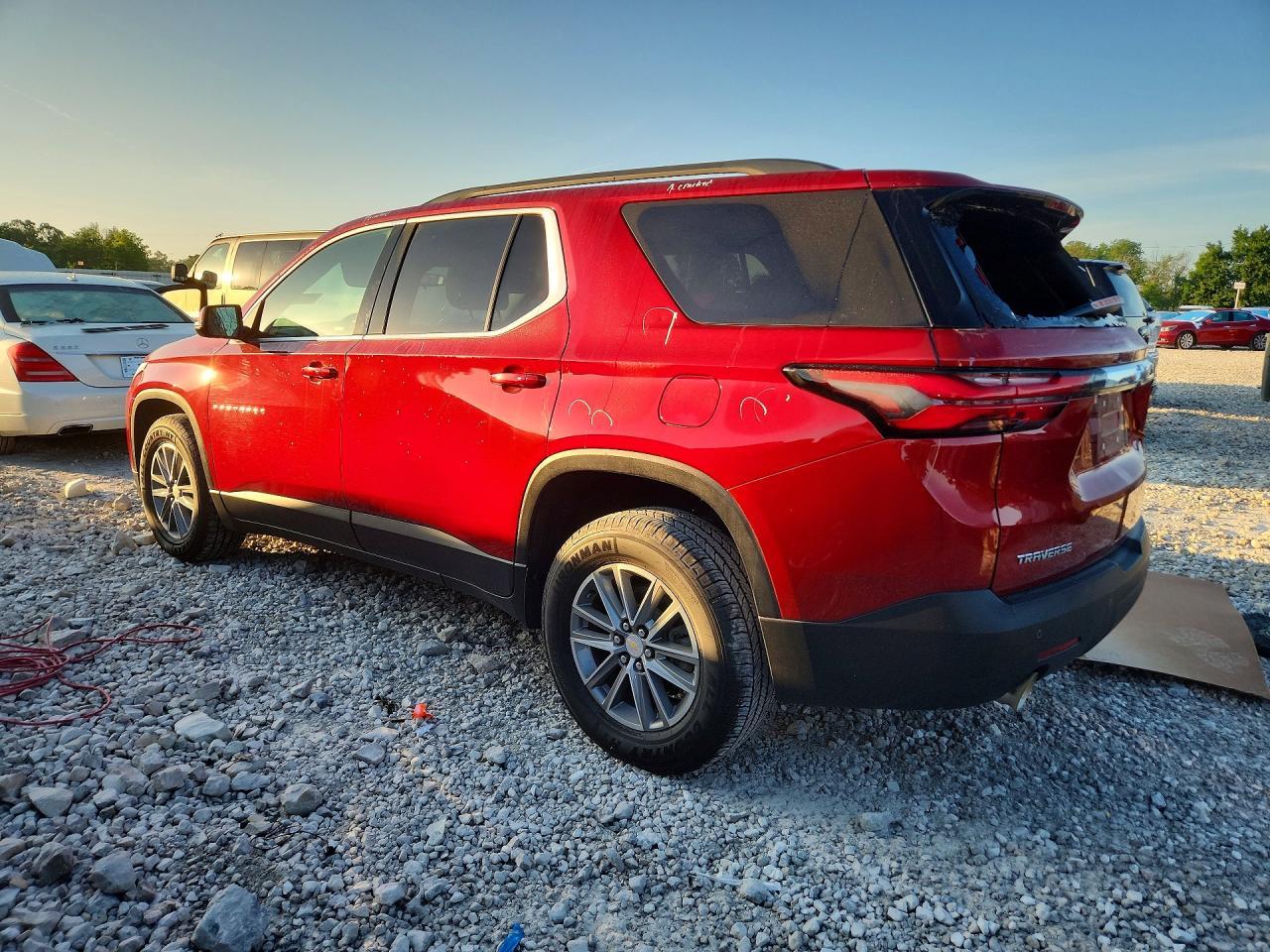 2022 Chevrolet Traverse Lt - Фото 2